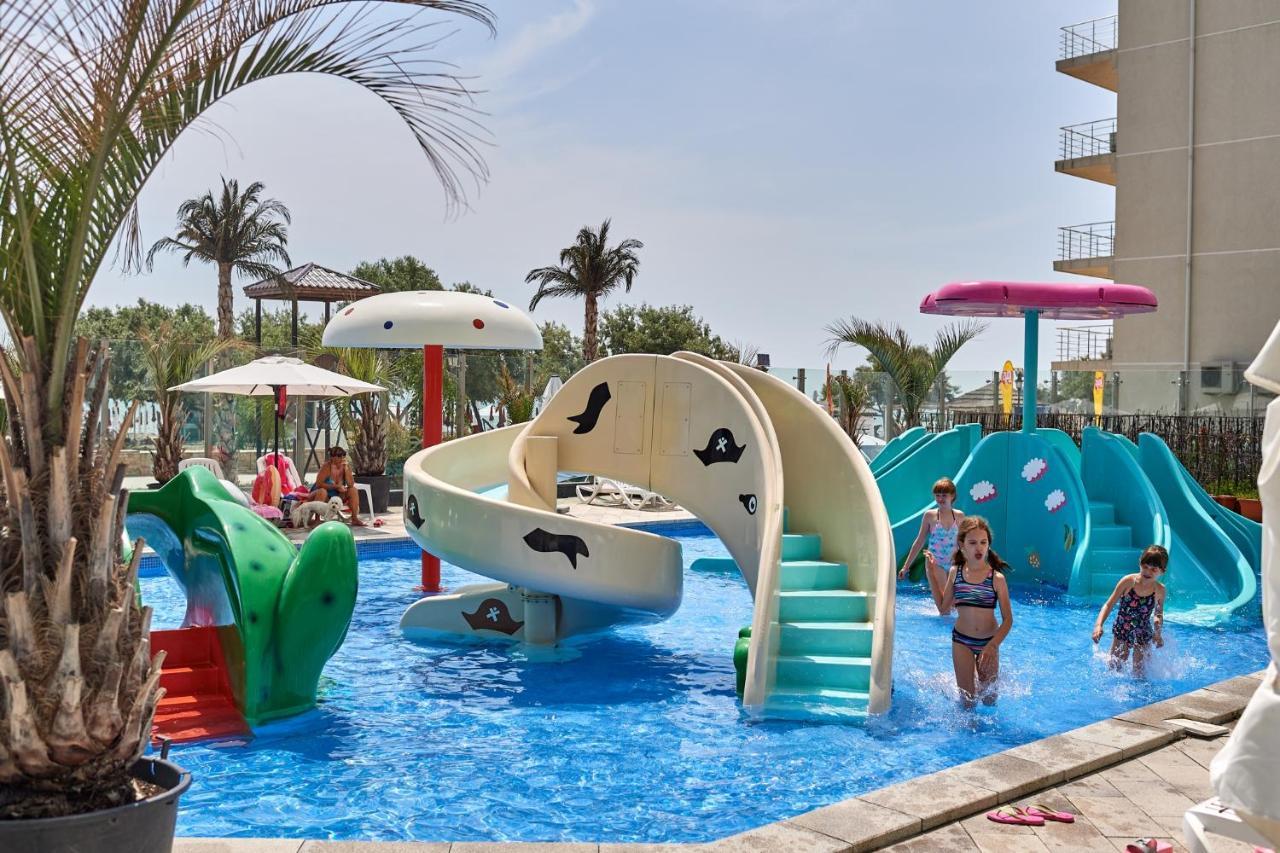 Sunrise Aparthotel Pool & Spa Mamaia Nord Неводарі Екстер'єр фото